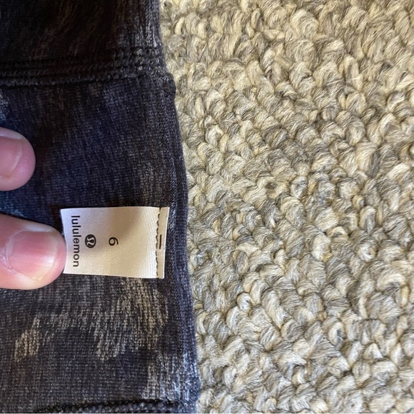 Lululemon Women’s Camo Quarter Zip | Size 6 - Picture 4 of 4